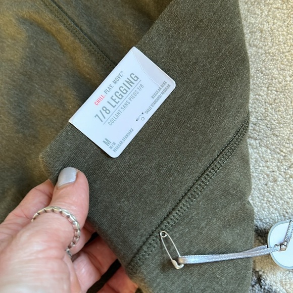 Aerie NWT Green Crochet Detail Leggings Sz Medium - Picture 5 of 6